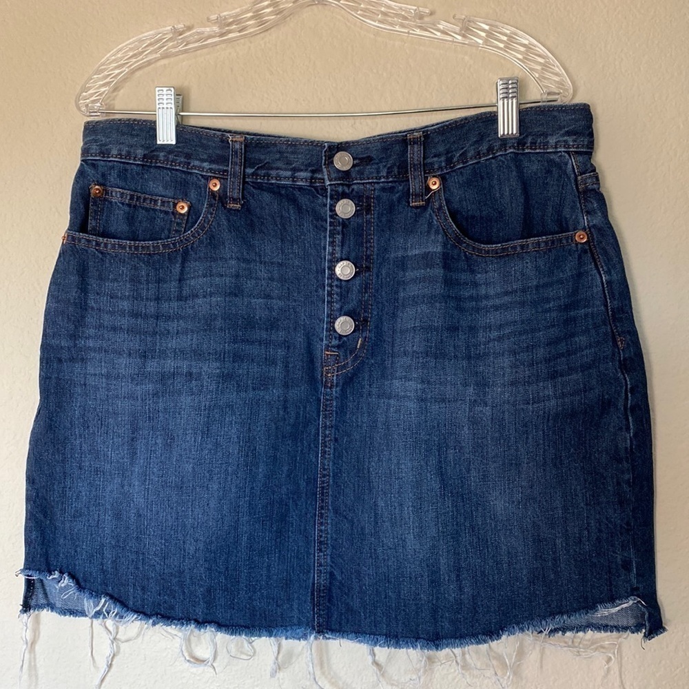 Gap denim button down mini skirt Sz 32 EUC
